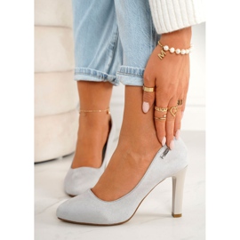 PJ1 Bombas clássicas em um pilar camurça cinza Eliana 1