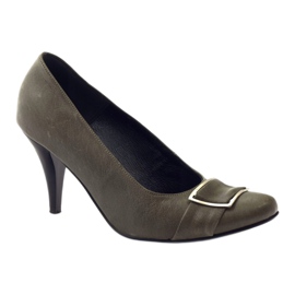 Bombas de couro cinza com um grampo de Korda prateado 1