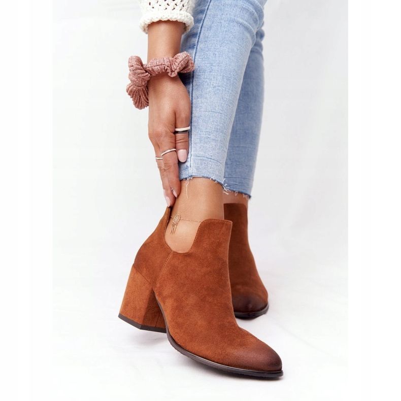 Vinceza Botas femininas com recortes no salto Camel Caroline castanho 1
