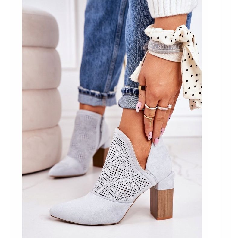 Botas a céu aberto em um pilar cinza claro Michelle 2