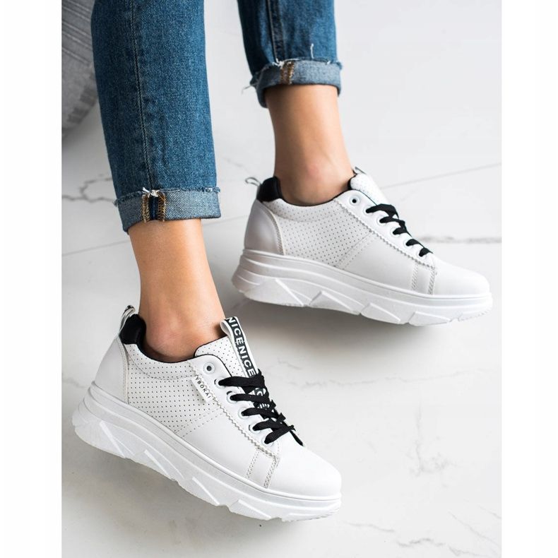 SHELOVET Sapatilhas no branco Nice plataforma 1