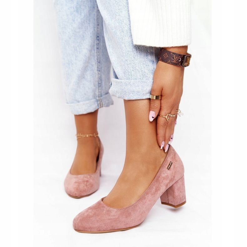 Bombas de camurça em um pilar Sergio Leone rosa 2