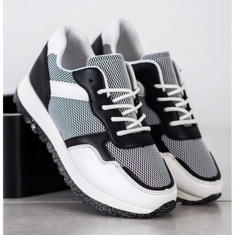 Bestelle Tênis com plataforma brilhante branco preto 2