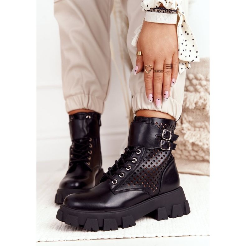 FB2 Trabalhadores de botas a céu aberto na plataforma preta explodida preto 1