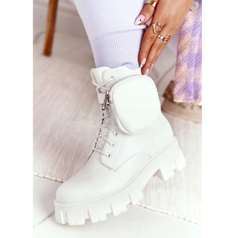 PS1 Trabalhadores de botas na plataforma com o rim branco sábado 2