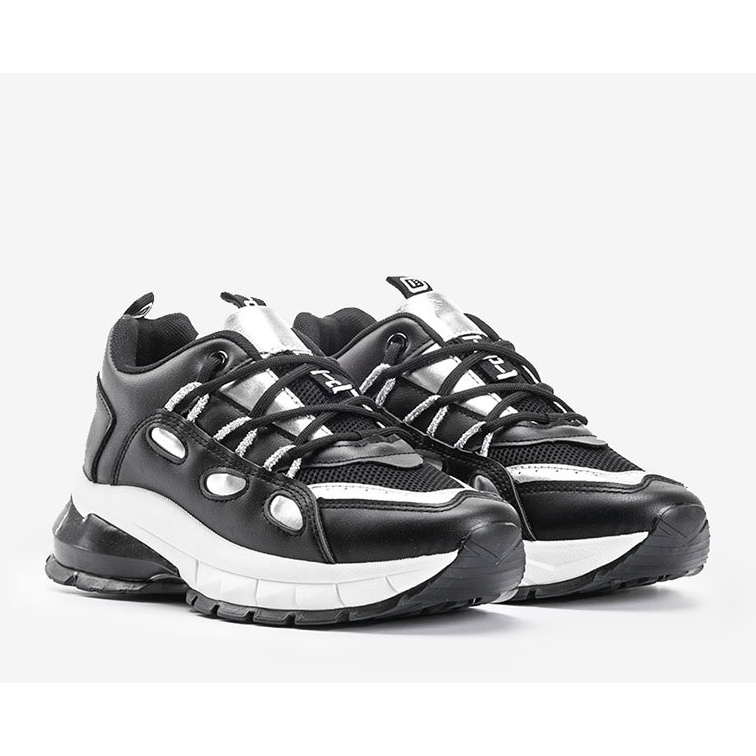 Tênis preto com inserções Guadalupe prata 1 Tênis preto com inserções Guadalupe prata 1