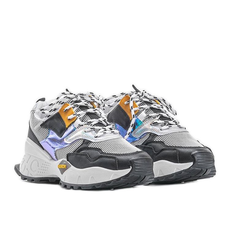 Tênis preto azevinho branco 1