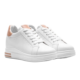 Tênis branco em uma cunha Halle escondida bege 1