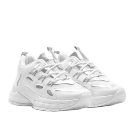 Tênis branco com inserções Guadalupe prata 1