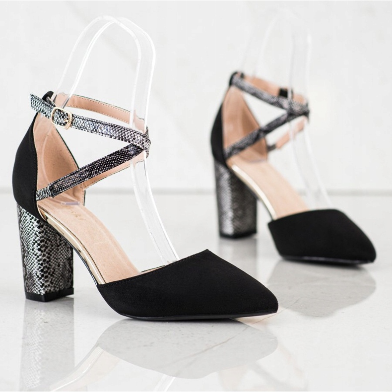 S. BARSKI Bombas elegantes em um pilar preto 1