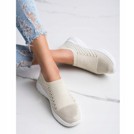 Ideal Shoes Tênis confortáveis com orifícios bege 2 Ideal Shoes Tênis confortáveis com orifícios bege 2