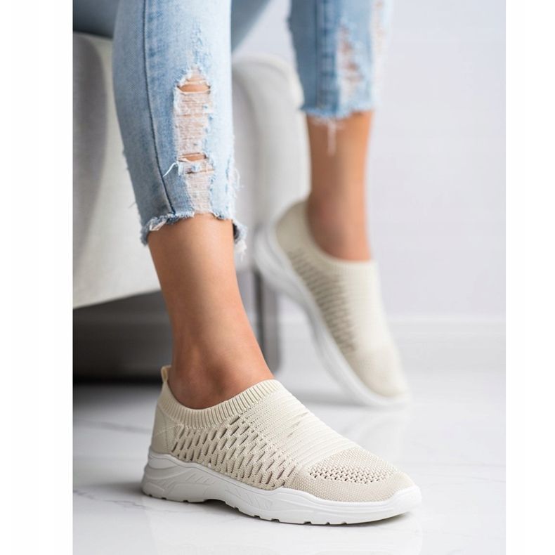 Ideal Shoes Tênis confortáveis ​​com orifícios bege 1