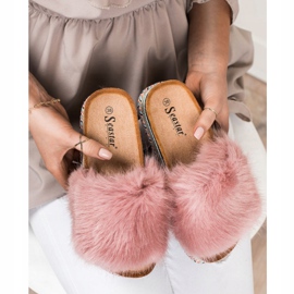 Seastar Chinelos elegantes em uma plataforma decorativa rosa 2