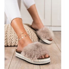 Seastar Chinelos elegantes em uma plataforma decorativa bege marrom 1