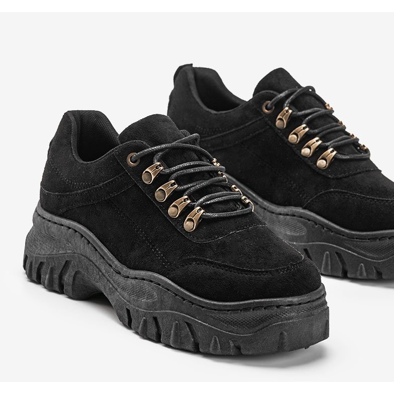 Tênis preto com sola Cecilia grossa 2