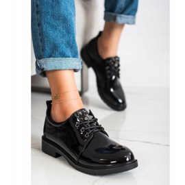 S. BARSKI Sapatos pretos lacados 1