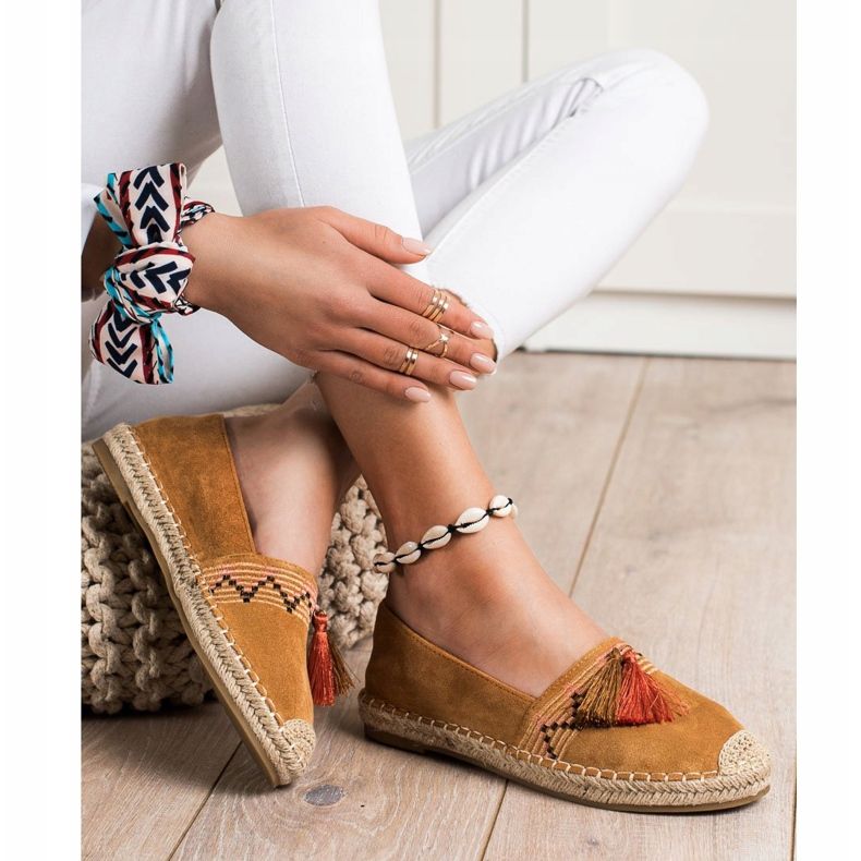 Best Shoes Alpercatas da moda com ornamentos marrom 1
