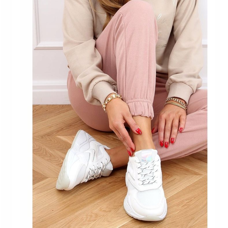 Sapatos esportivos brancos GB-003 brancos 2