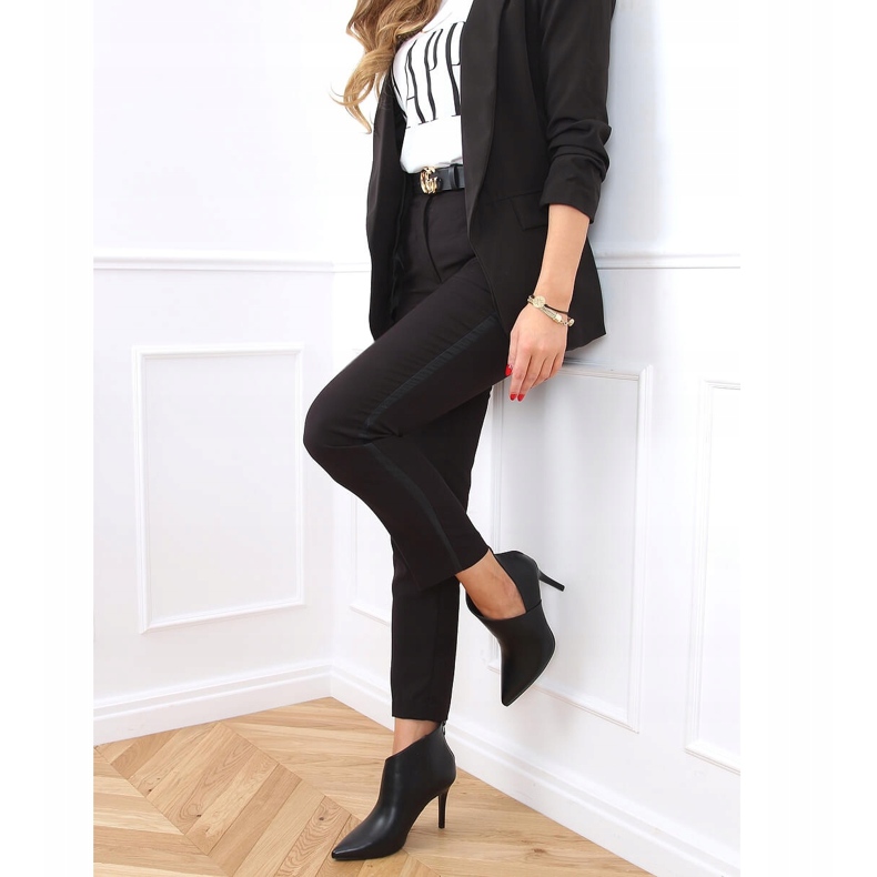 Botas pretas em um alfinete recortado em preto 9561 preto 1