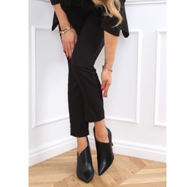 Botas pretas em um alfinete recortado em preto 9561 preto 2