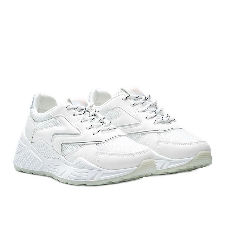 Tênis grossos brancos com detalhes metálicos Kenna 1