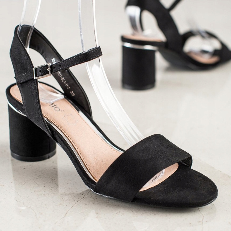 Evento Sandálias elegantes em um bar preto 1