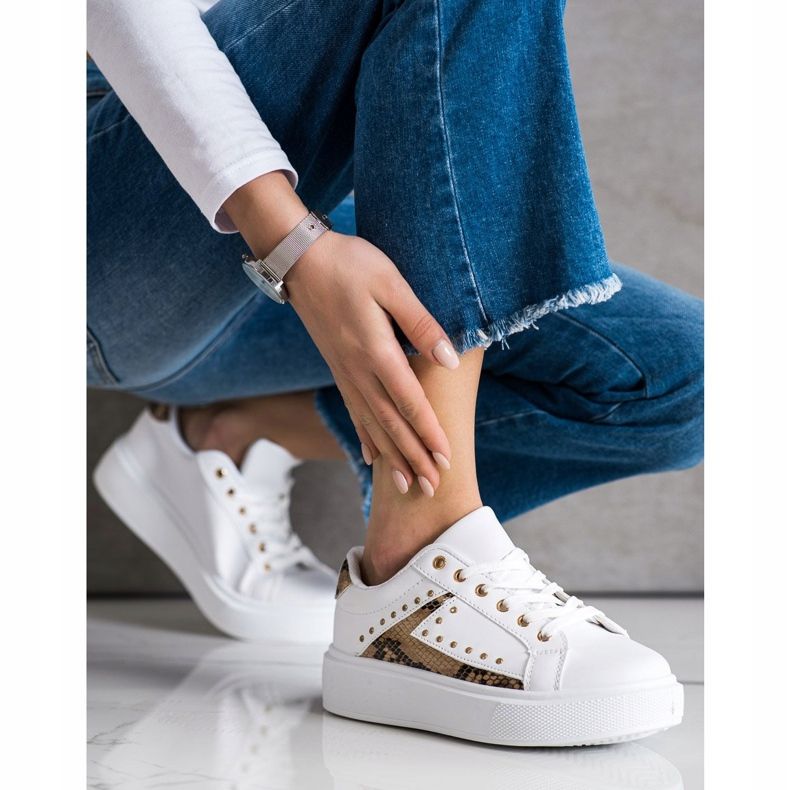 SHELOVET Tênis brancos na plataforma bege preto 2