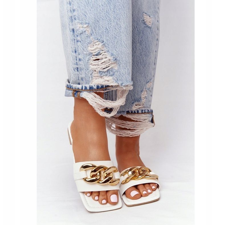 Chinelos de couro com corrente branca beijo francês branco dourado 2