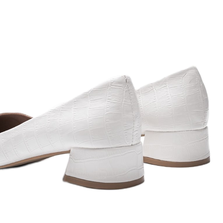 Bombas brancas em um tijolo no padrão de pele de cobra de Hallie branco 1