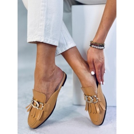 Mocassins chinelos com corrente de camelo T501 Camel castanho 1