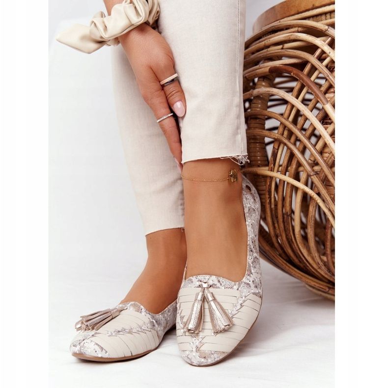Bailarinas de couro com franjas Maciejka 04016-25 bege-ouro dourado 2
