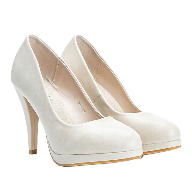 Sapatos de couro ecológico bege na plataforma Liana 1