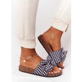 MSMG Chinelos com sola de cortiça e laço xadrez Amara branco preto 2 MSMG Chinelos com sola de cortiça e laço xadrez Amara branco preto 2