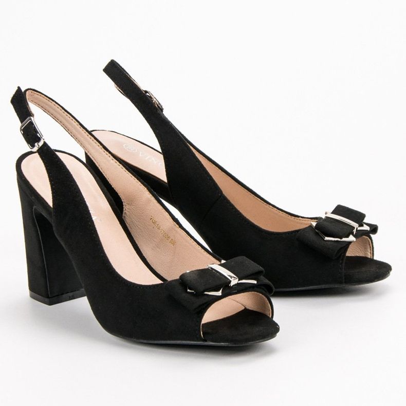 SHELOVET Sandálias em um bar preto 1