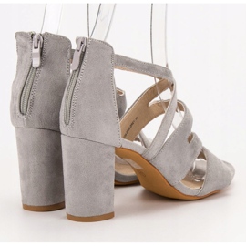 Evento Sandálias de camurça em um bar cinza 2