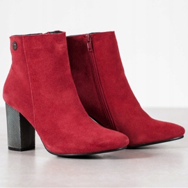 Goodin Botas de couro em um pilar vermelho 1