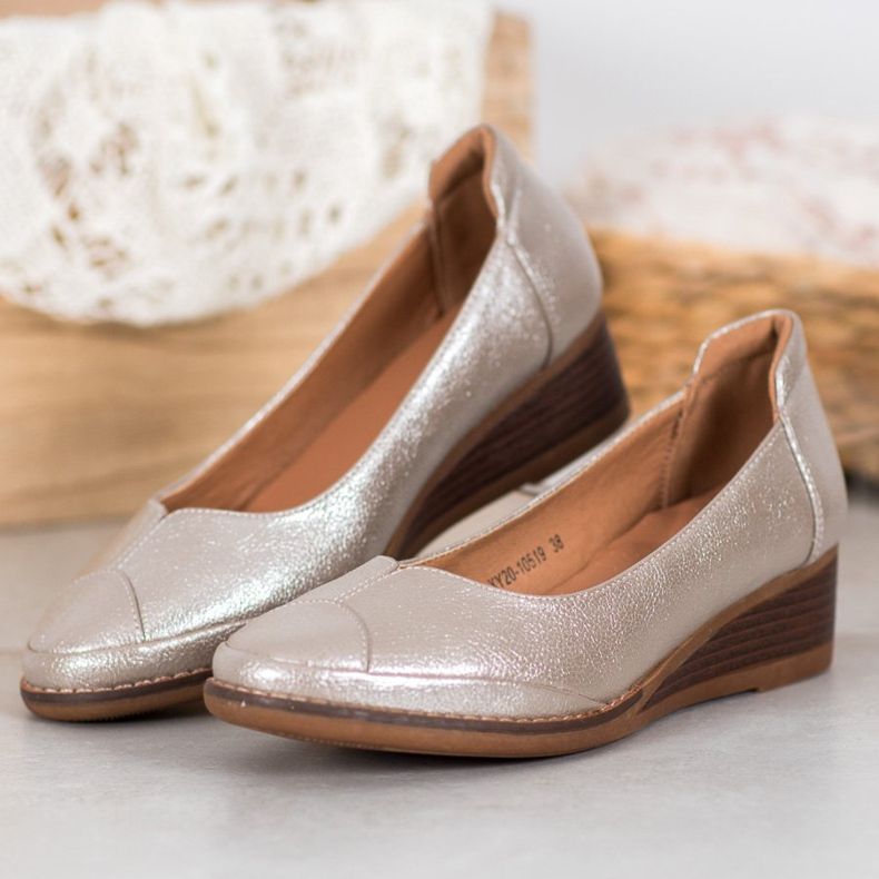 Vinceza Bombas casuais de cunha dourado 1