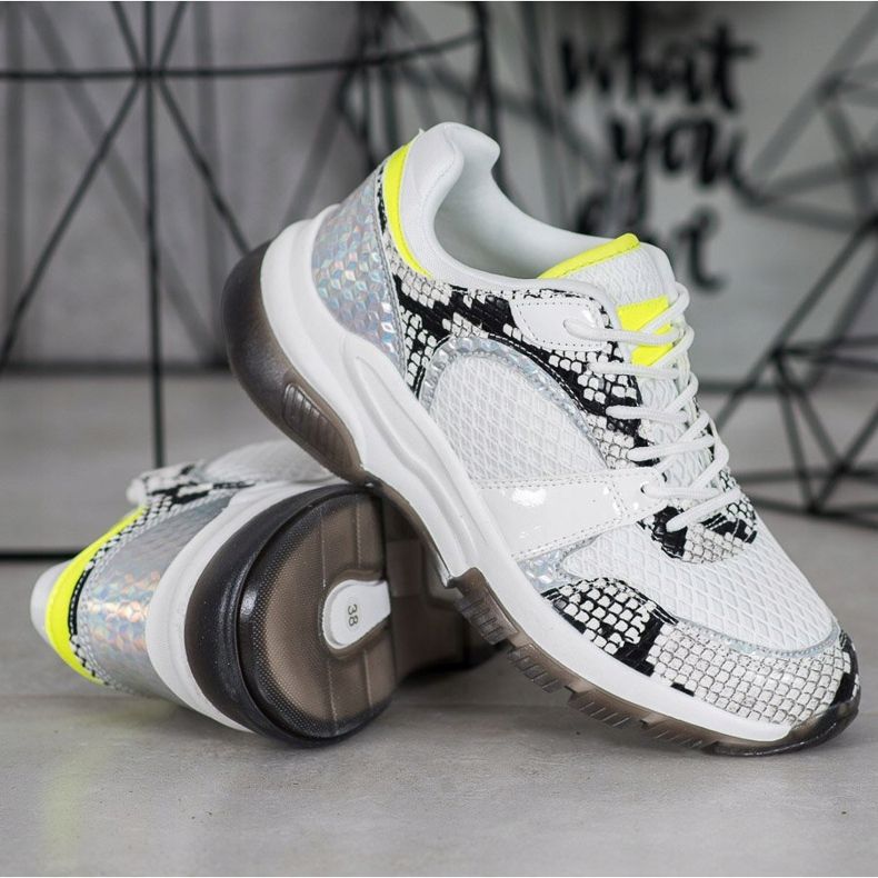 Kylie Tênis confortáveis ​​com estampa de cobra branco multicolorido 1