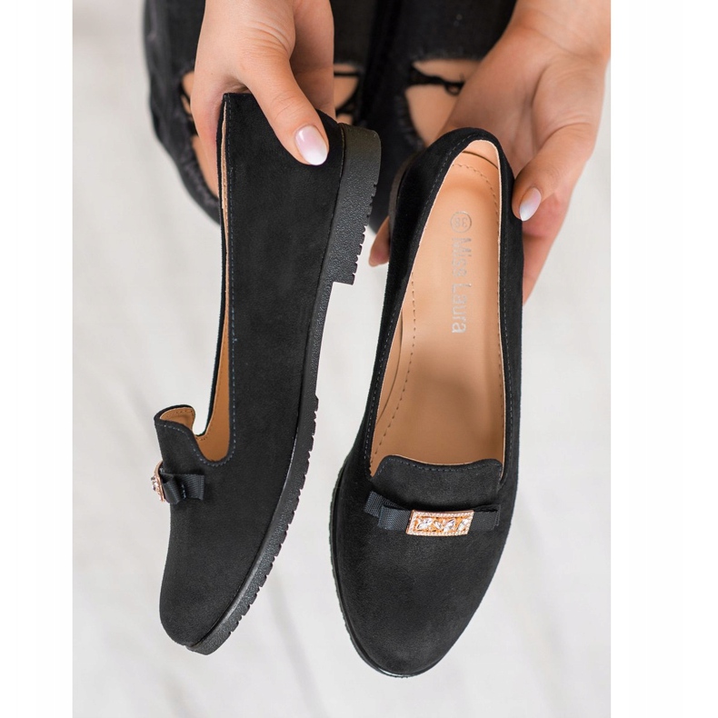 Miss Laura Senhores Com Ornamento preto 1