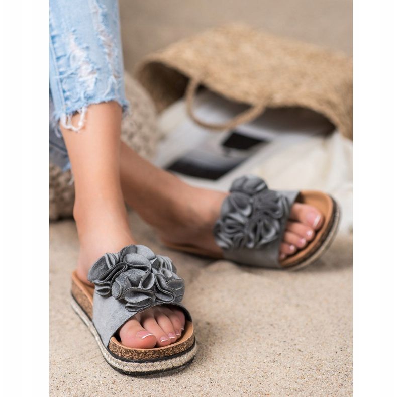 Chinelos Confortáveis Com Flores VINCEZA cinza 1 Chinelos Confortáveis Com Flores VINCEZA cinza 1