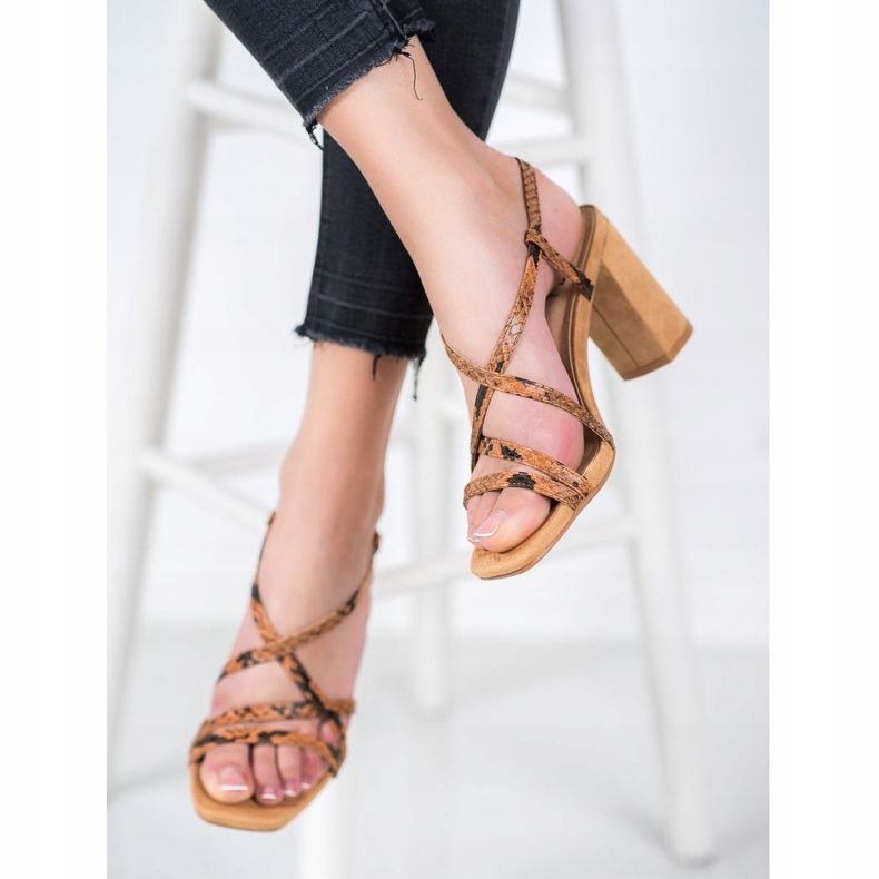 Kylie Sandálias com estampa de cobra marrom 2