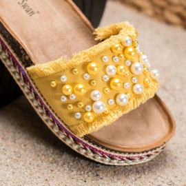 Small Swan Chinelos na plataforma com pérolas amarelo 1