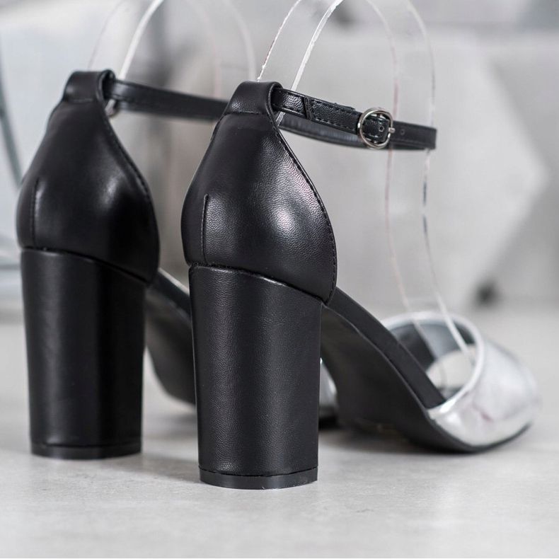 Small Swan Sandálias clássicas em um bar preto cinza 1 Small Swan Sandálias clássicas em um bar preto cinza 1