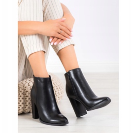 Seastar Botas clássicas em uma postagem preto 2