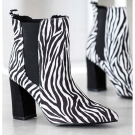 Corina Zebra Print Boot branco preto 1 Corina Zebra Print Boot branco preto 1