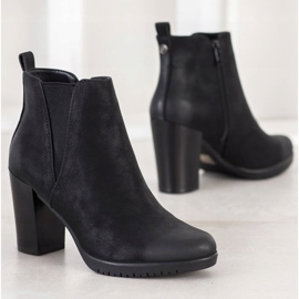 Botas em um bar Sergio Leone preto 2