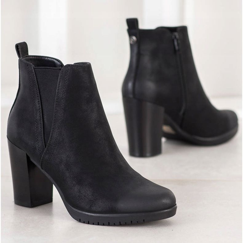 Botas em um bar Sergio Leone preto 2