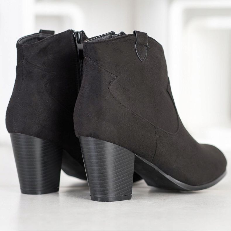 Abloom Botas em uma postagem preto 1 Abloom Botas em uma postagem preto 1