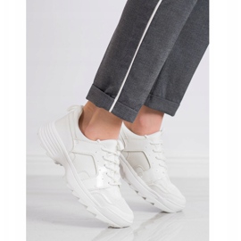 Kylie Tênis branco claro 1