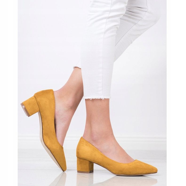 Goodin Bombas de mostarda no Spitz amarelo 1